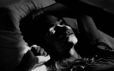 EL COSTE PSICOLÓGICO DE PERMANECER DONDE YA NO ENCAJAS